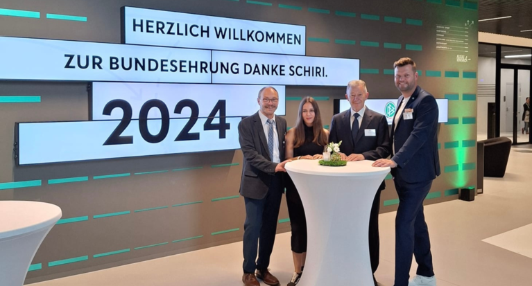 „Danke Schiri“: FVM bei Bundesehrung vertreten