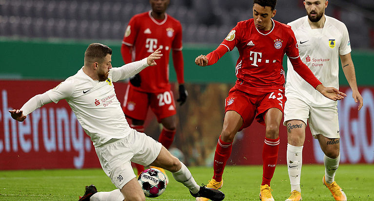 1. FC Düren schlägt sich tapfer