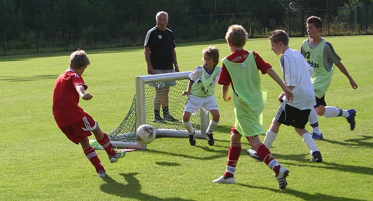 In den DFB-Stützpunkten: Talenttag für Junioren & DFB-Trainingsdialog