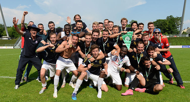 Herzlichen Glückwunsch! Meister und Aufsteiger 2015/16