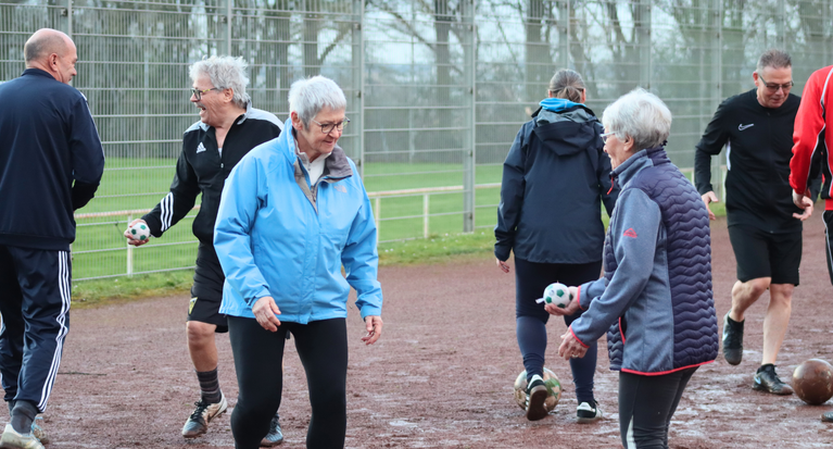 Walking Football für alle – Auftakt bei ASV Schwarz-Rot 06