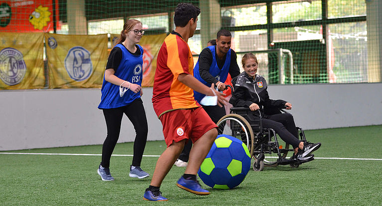„Tandem Young Coach-Ausbildung 2023“ im Handicap-Fußball: Jetzt dabei sein!