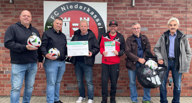 DFB-Punktespiel: Übergabe von Sonderpreisen