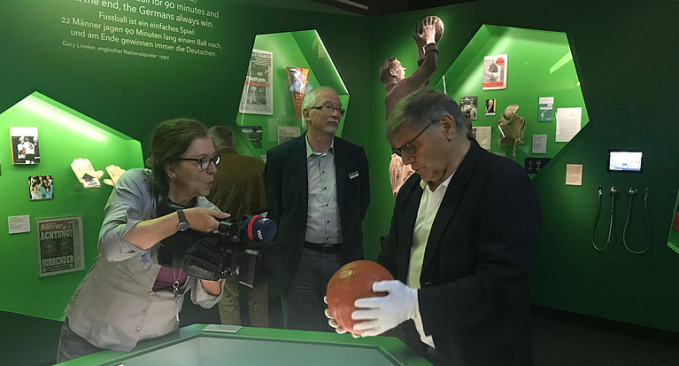 Auf FVM-Initiative: Webers Wiedersehen mit dem Wembley-Ball