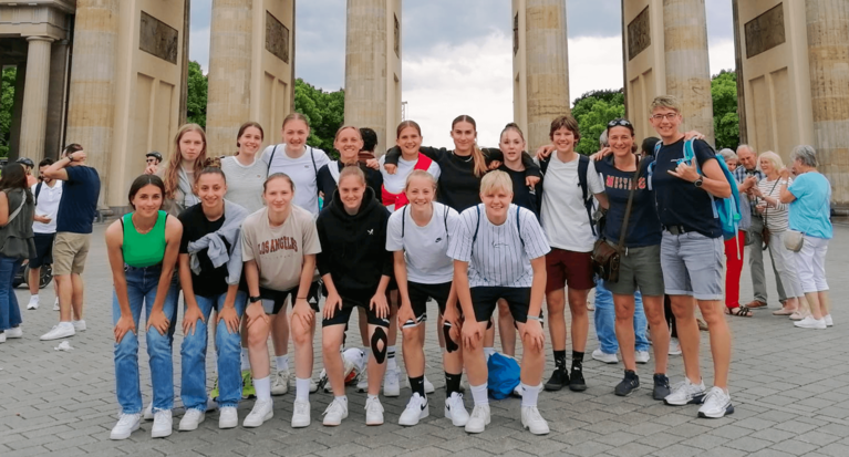 U19-Juniorinnen: Zwischen Fußball und Brandenburger Tor