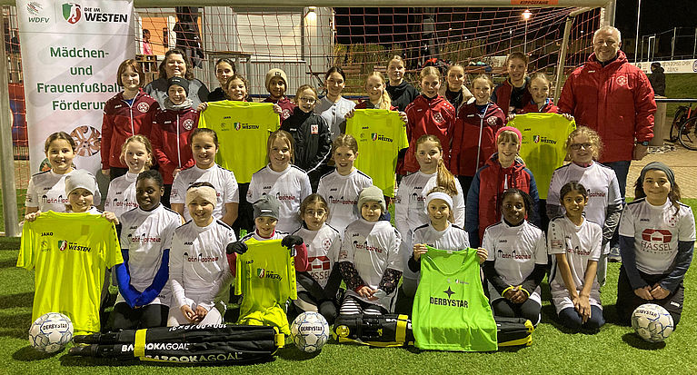 Vereinsförderung im Mädchen- und Frauenfußball: Starterkits an FVM-Vereine übergeben