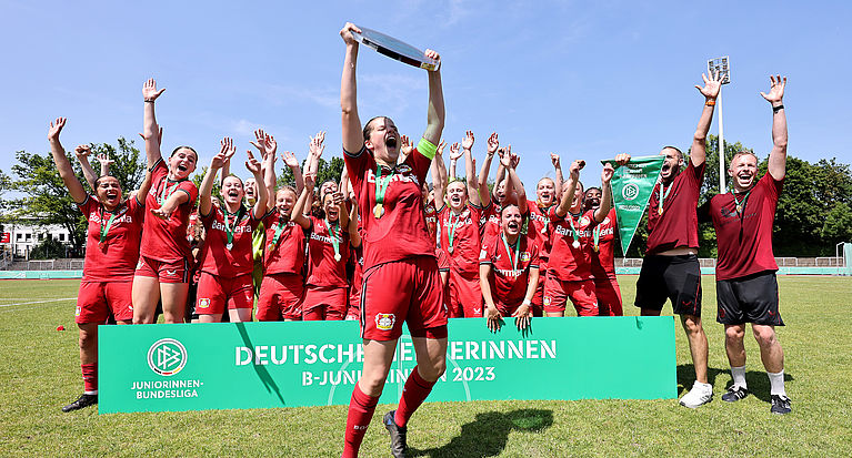 Bayer 04 Leverkusen feiert B-Juniorinnen-Meisterschaft