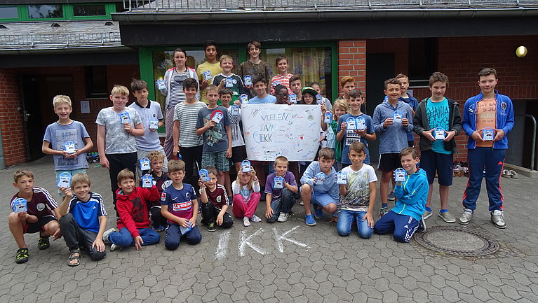 80 Kinder bedanken sich bei der IKK classic