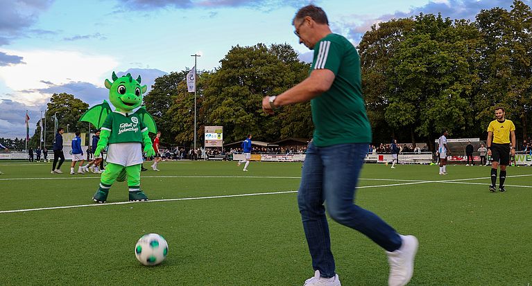 FVM-Saisoneröffnung der Herren: VfL 08 Vichttal gewinnt 6:2 gegen den 1. FC Düren