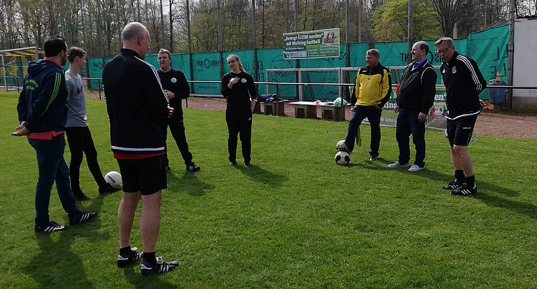 Walking Football: Auch Haaren packt die Neugier