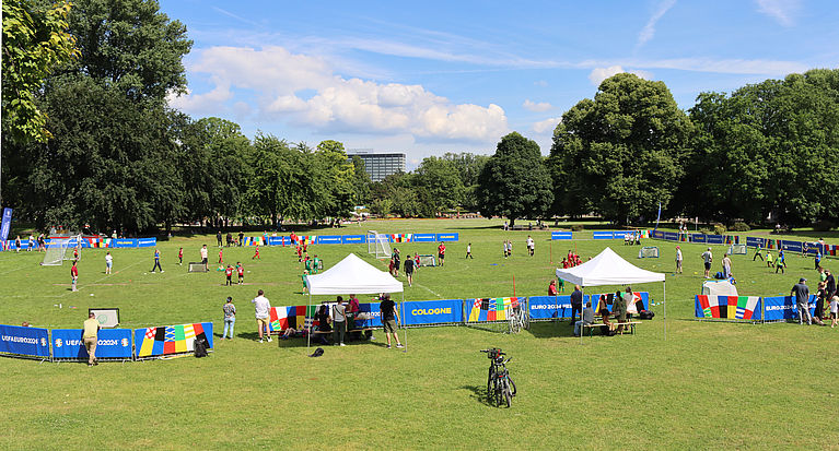 Football Experience: 80 F-Junior*innen kicken in den neuen Spielformen des Kinderfußballs