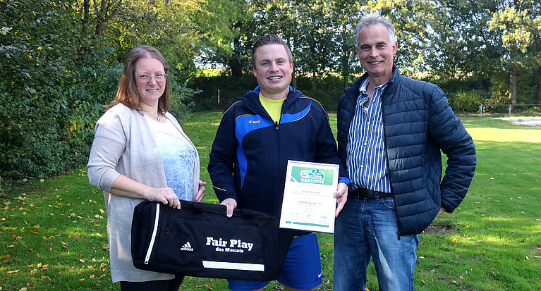Von der Trainerbank ins gegnerische Tor - Fair-Play des Monats August