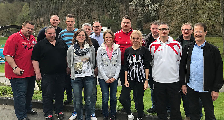 13 Teilnehmer/innen beim DFB-Vereinsmanager-Lehrgang