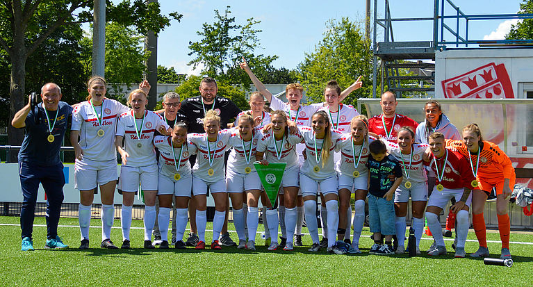 Meister*innen & Aufsteiger*innen: Die FVM-Bildergalerie 2021/22